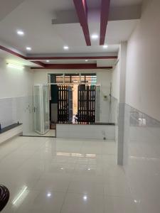 Phòng khách nhà phố Trương Phước Phan, Bình Tân Nhà phố hướng Đông Nam, mặt tiền đường tỉnh lộ 10 rộng rãi.