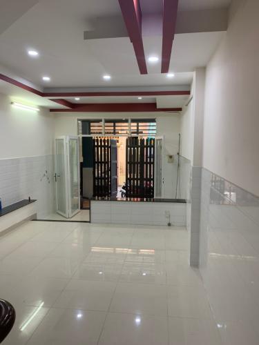 Phòng khách nhà phố Trương Phước Phan, Bình Tân Nhà phố hướng Đông Nam, mặt tiền đường tỉnh lộ 10 rộng rãi.