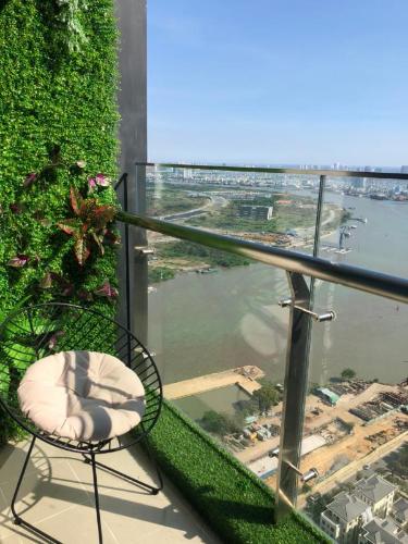 Vinhomes Golden River Căn hộ Vinhomes Golden River tầng cao view đẹp, đầy đủ nội thất.