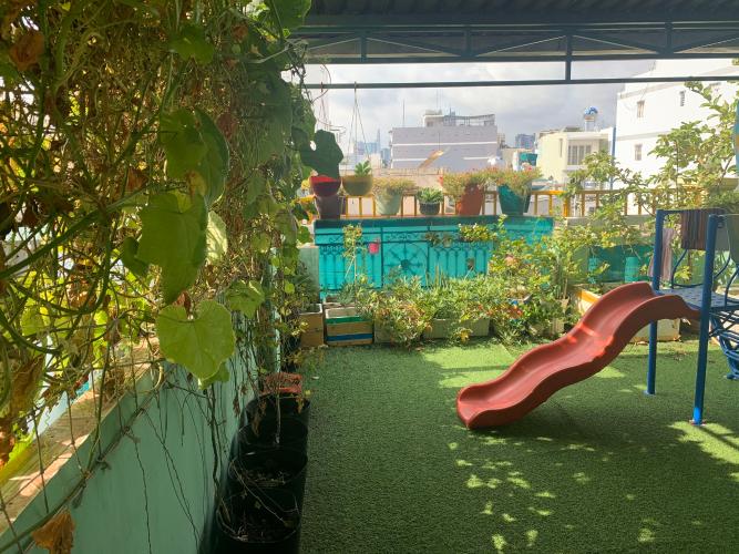 Sân thượng nhà phố quận Bình Thạnh Bán nhà hẻm Q. Bình Thạnh hướng Tây, cách trung tâm thành phố 20 phút.