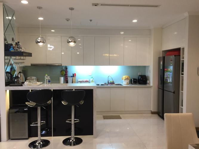 Phòng bếp Vinhomes Central Park Căn hộ Vinhomes Central Park tầng trung, đầy đủ nội thất.