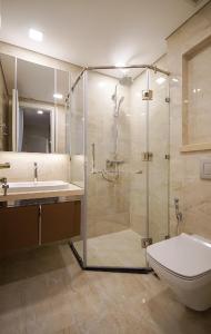 Phòng tắm Vinhomes Golden River, Quận 1 Căn hộ Vinhomes Golden River tầng cao, ban công view Đông Bắc.