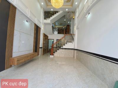 Phòng khách nhà phố Nhà phố hướng Bắc diện tích sử dụng 231m2, hẻm xe hơi.