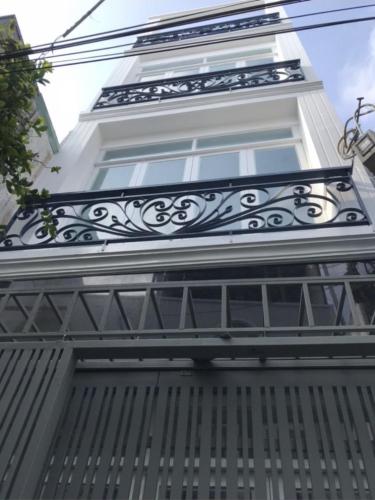 nhà phố Bình Thạnh Bán nhà phố 3 tầng nội thất cơ bản, hẻm xe máy đường Lê Quang Định