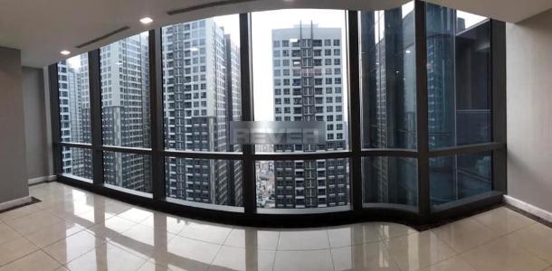 Văn phòng Vinhomes Central Park, Bình Thạnh Văn phòng Vinhomes Central Park hướng Tây Bắc, đầy đủ nội thất.
