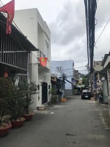 Hẻm trước nhà phố Hiệp Bình Chánh, Thủ Đức Nhà phố gần Gigamall, hẻm xe hơi, hướng Đông Nam.