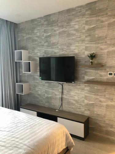 phòng ngủ Căn hộ Vinhomes Golden River tầng trung, view thành phố và sông