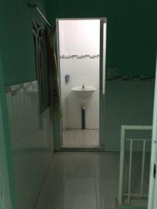 Phòng tắm nhà phố Bình Thạnh Bán nhà phố quận Bình Thạnh, dân cư sầm uất, sổ hồng chính chủ.