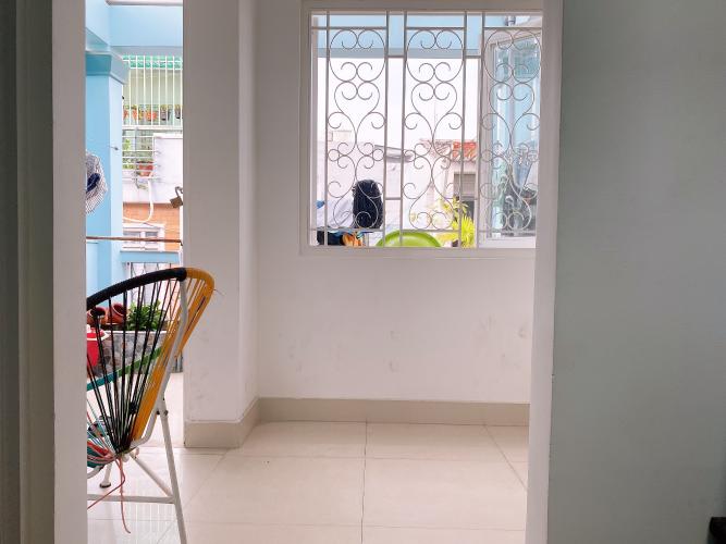 Phòng khách nhà phố Quận Tân Phú Nhà phố hướng Bắc diện tích sử dụng 148.5m2, đầy đủ nội thất.