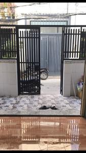 Sân trước nhà phố Nhà phố diện tích đất 3.8mx11m hẻm xe hơi 4m, hướng Đông.