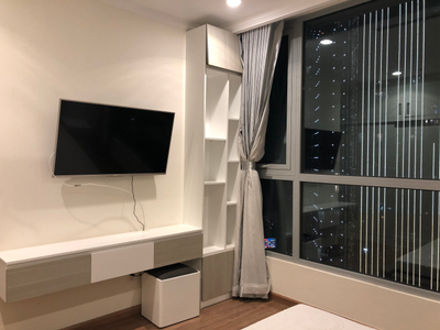 Căn hộ Vinhomes Central Park, Quận Bình Thạnh Căn hộ Vinhomes Central Park tầng 36 diện tích 155m2, đầy đủ nội thất.