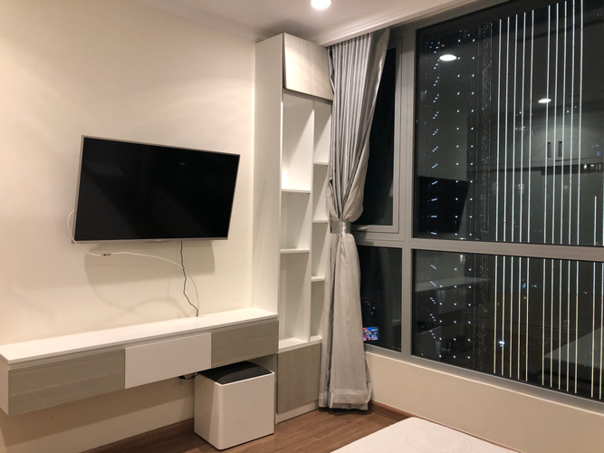 Căn hộ Vinhomes Central Park, Quận Bình Thạnh Căn hộ Vinhomes Central Park tầng 36 diện tích 155m2, đầy đủ nội thất.