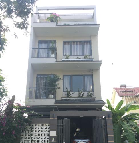 Mặt tiền nhà phố Quận 9 Nhà phố KDC Hưng Phú kết cấu 1 trệt 3 lầu, có Gara để xe hơi trong nhà.