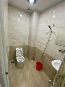 Nhà phố Quận Gò Vấp Nhà phố kết cấu 1 trệt 2 lầu và sân thượng hướng Tây Nam, sổ hồng riêng.