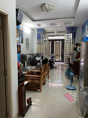 Nhà phố Quận Thủ Đức Nhà phố thiết kế 1 trệt, 2 lầu và sân thượng kiên cố, có sổ hồng riêng.