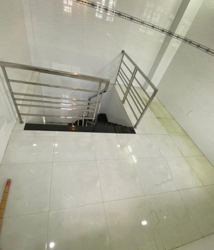 Nhà phố Quận Gò Vấp Nhà phố kết cấu 1 trệt 2 lầu và sân thượng hướng Tây Nam, sổ hồng riêng.