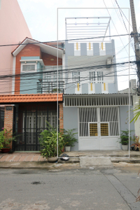 Nhà phố diện tích 80.2m2 cửa hướng Nam, sát trường THCS, THPT Đào Duy Anh.