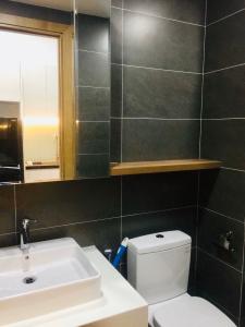 Phòng tắm căn hộ The Sun Avenue Office-tel tầng thấp The Sun Avenue có thiết kế hiện đại, nội thất đầy đủ