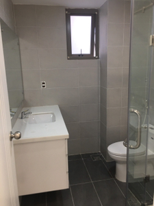 Nhà vệ sinh Saigon South Residence Căn hộ Saigon South Residence tầng 4 thiết kế kỹ lưỡng, nội thất cơ bản.