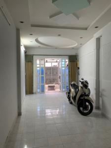 Nhà phố Quận 6 Nhà phố hướng Tây kết cấu 1 trệt 3 lầu, nằm trong khu dân cư văn minh.