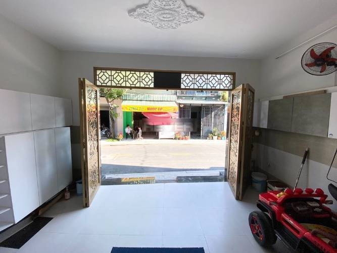 Nhà phố Quận 12 Nhà phố mặt tiền đường Tân Thới Hiệp 9, diện tích 75m2 đầy đủ nội thất.