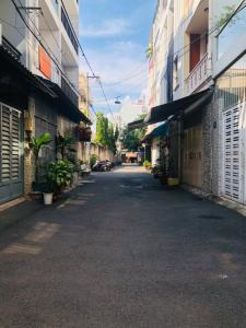 Hẻm nhà phố đường Đỗ Thừa Luông, Tân Phú Nhà phố hướng Đông hẻm xe hơi, nội thất đầy đủ có sổ hổng riêng.