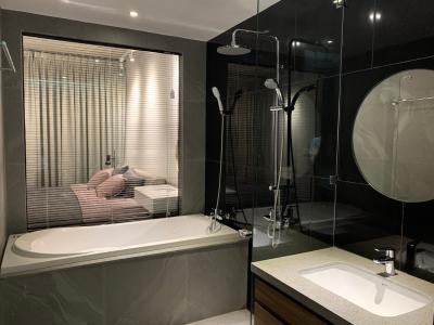 Phòng vệ sinh căn hộ The View Riviera Point Căn hộ tầng cao Riviera Point đầy đủ nội thất, ban công rộng view sông