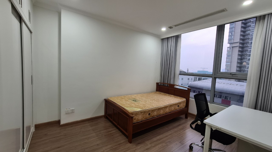 Căn hộ Vinhomes Central Park, Quận Bình Thạnh Căn hộ Vinhomes Central Park tầng 7 thiết kế 4 phòng ngủ, đầy đủ nội thất.