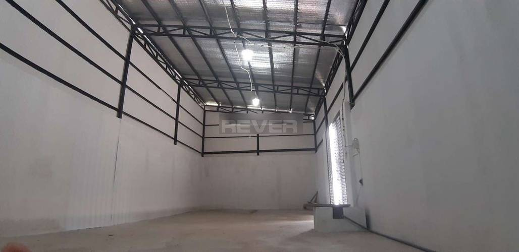 Nhà xưởng kho bãi Quận 12 Nhà xưởng kho bãi diện tích 150m2, đường trước kho rộng 5m thông tứ tung.