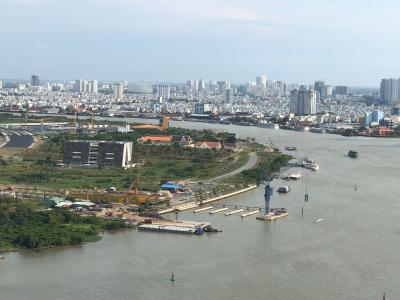 View căn hộ Vinhomes Golden River, Quận 1 Căn hộ Vinhomes Golden River đầy đủ nội thất, tầng cao view thoáng mát.