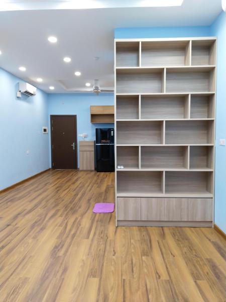 Căn hộ Officetel The Sun Avenue sàn lót gỗ, đầy đủ nội thất.