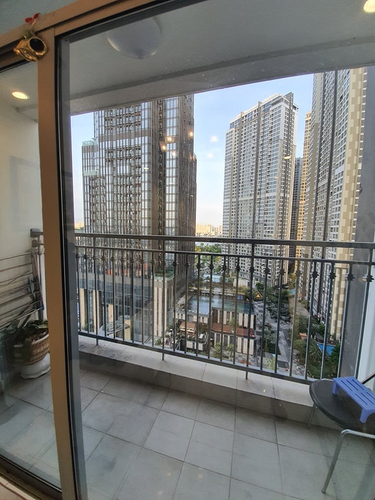 View căn hộ Vinhomes Central Park, Quận Bình Thạnh Căn hộ VInhomes Central Park tầng 15 view nội khu, đầy đủ nội thất.