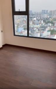 Phòng ngủ Resgreen Tower, Tân Phú Căn hộ Resgreen Tower tầng trung, ban công hướng Đông.