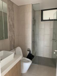 Phòng vệ sinh căn hộ The View Riviera Point Căn hộ Riviera Point cửa hướng Tây nội thất cơ bản view sông.