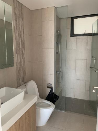 Phòng vệ sinh căn hộ The View Riviera Point Căn hộ Riviera Point cửa hướng Tây nội thất cơ bản view sông.