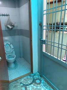 Toilet nhà phố Quận 1 Bán nhà hẻm 353 Phạm Ngũ Lão, Quận 1, sổ hồng, cách chợ Thái Bình 150m
