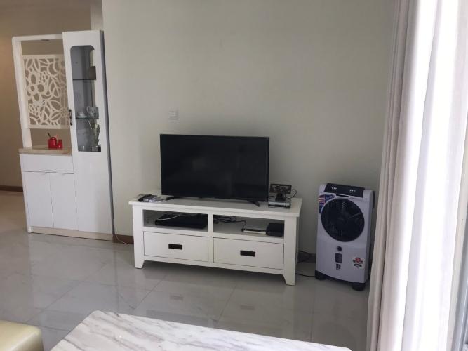 phòng khách căn hộ Vinhomes Central Park Căn hộ Vinhomes Central Park hướng Đông, view thành phố sầm uất.