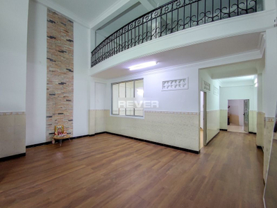 Nhà phố Quận 4 Nhà phố thiết kế 1 trệt, 1 lửng, 1 lầu và sân thượng, không có nội thất.