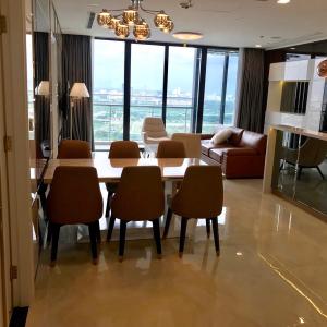 bàn ăn Căn hộ Vinhomes Golden River hướng Đông Bắc, diện tích 118.8m²