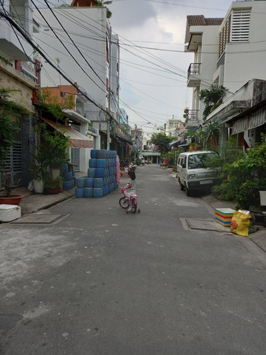 Đường trước nhà phố Quận Tân Phú Nhà phố có 2 mặt tiền đường Đô Đốc Lộc, đúc 4 tấm rất chắc chắn.