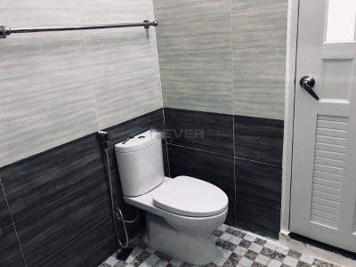 Phòng tắm nhà phố Nguyễn Văn Linh, Quận 7 Nhà phố hướng Bắc, đường nhựa rộng 20m, thông thoáng.