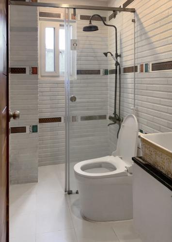 Phòng tắm nhà phố Quang Trung, Gò Vấp Nhà phố gần chợ Hạnh Thông Tây, hướng Tây Bắc, diện tích 36.5m2.