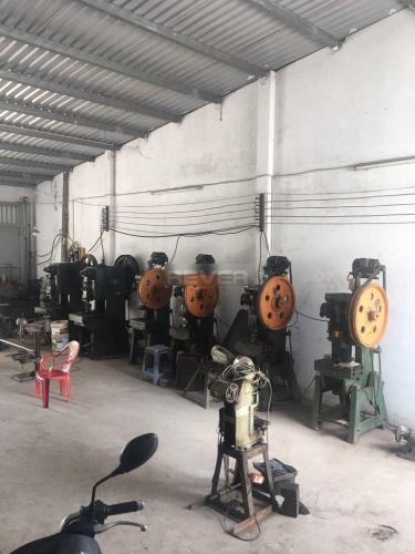 Nhà xưởng kho bãi Huyện Bình Chánh Nhà xưởng kho bãi diện tích 323.1m2, mặt tiền đường rộng rãi thông thoáng.