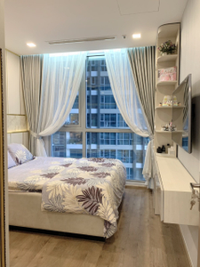 Căn hộ Vinhomes Central Park, Quận Bình Thạnh Căn hộ Vinhomes Central Park tầng 5 thiết kế 4 phòng ngủ, đầy đủ nội thất.