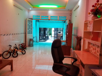 Nhà phố Quận Tân Phú Nhà phố cấp 4 hẻm rộng 6m, cách đường Tân Hương 30m, có sổ hồng riêng.