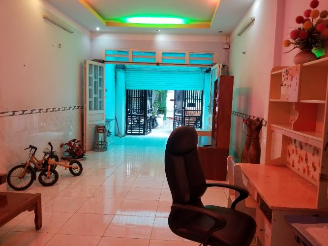 Nhà phố Quận Tân Phú Nhà phố cấp 4 hẻm rộng 6m, cách đường Tân Hương 30m, có sổ hồng riêng.