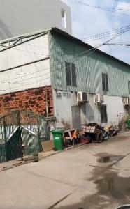 Đường hẻm nhà phố Quận 7 Nhà phố hướng Đông Nam đường Gò Ô Môi 3 tầng, nội thất cơ bản.