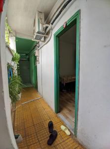 Hành lang chung cư 42 Nguyễn Huệ, Quận 1 Căn hộ chung cư Nguyễn Huệ tầng trung, ngay phố đi bộ. 