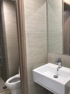 Toilet Vinhomes Grand Park Quận 9 Căn hộ Vinhomes Grand Park hướng Đông Nam, diện tích 59m²