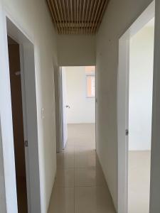 Không gian căn hộ Hoàng Kim Thế Gia, Bình Tân Căn hộ Hoàng Kim Thế Gia view thành phố sầm uất, nội thất cơ bản.